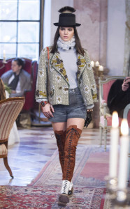 rs_634x1024-141202130032-634-kendall-jenner-chanel-fashionshow_jw_12214