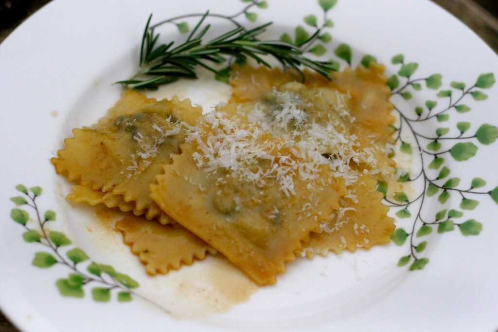 ©http://lacuocaciccia.com/2011/09/08/agnolotti-al-plin-piemontesi-filled-pasta-from-zia-alida/